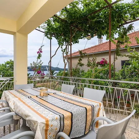 G Trogir
